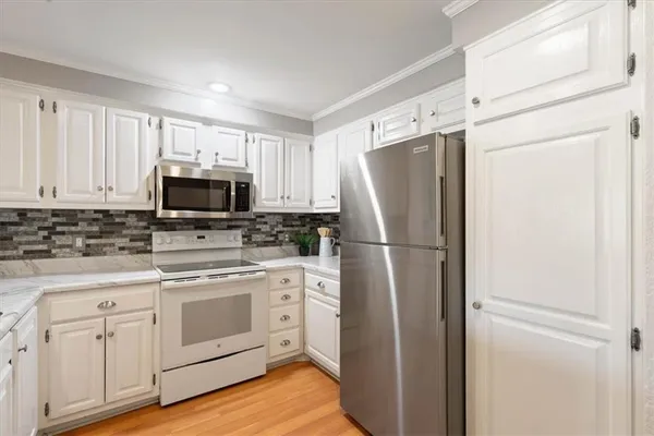$205,000 | 10712 Glenwood Street, Unit B, Overland Park, KS 66211