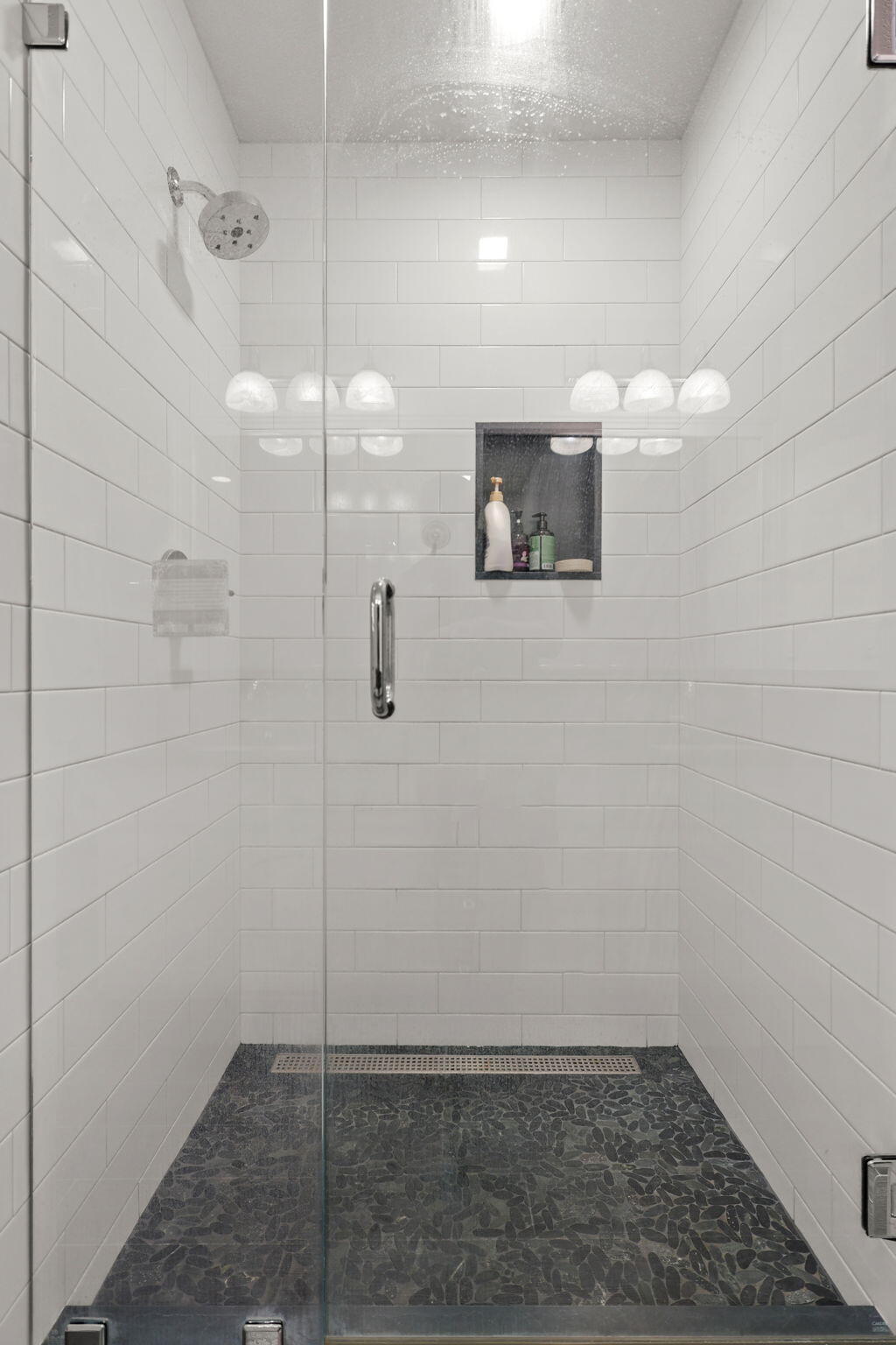 2366 Templeton Drive Redding, CA 96002 - Photo 31 of 54 a bathroom with a shower