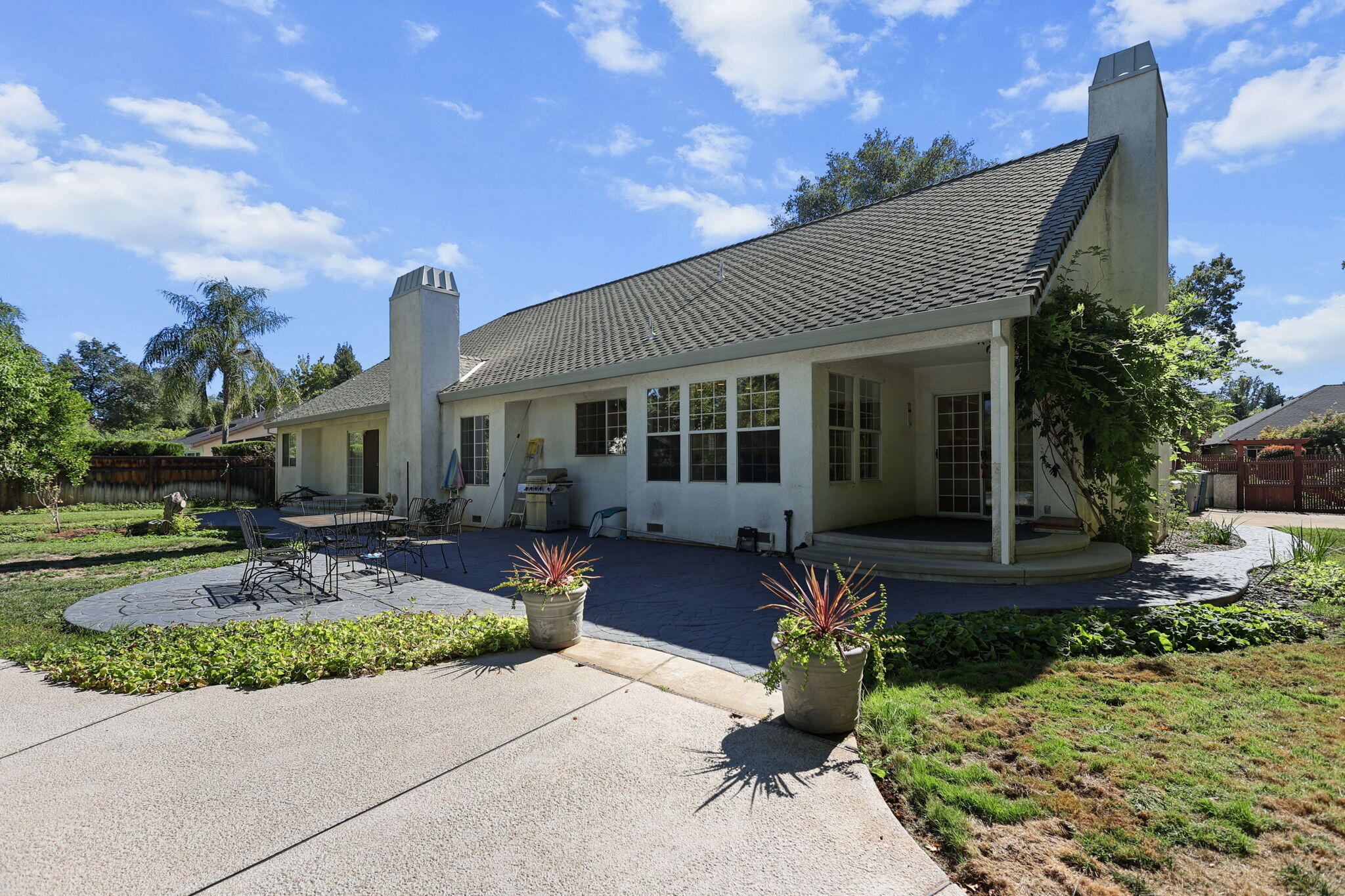 2366 Templeton Drive Redding, CA 96002 - Photo 38 of 54 a front view of a house with garden