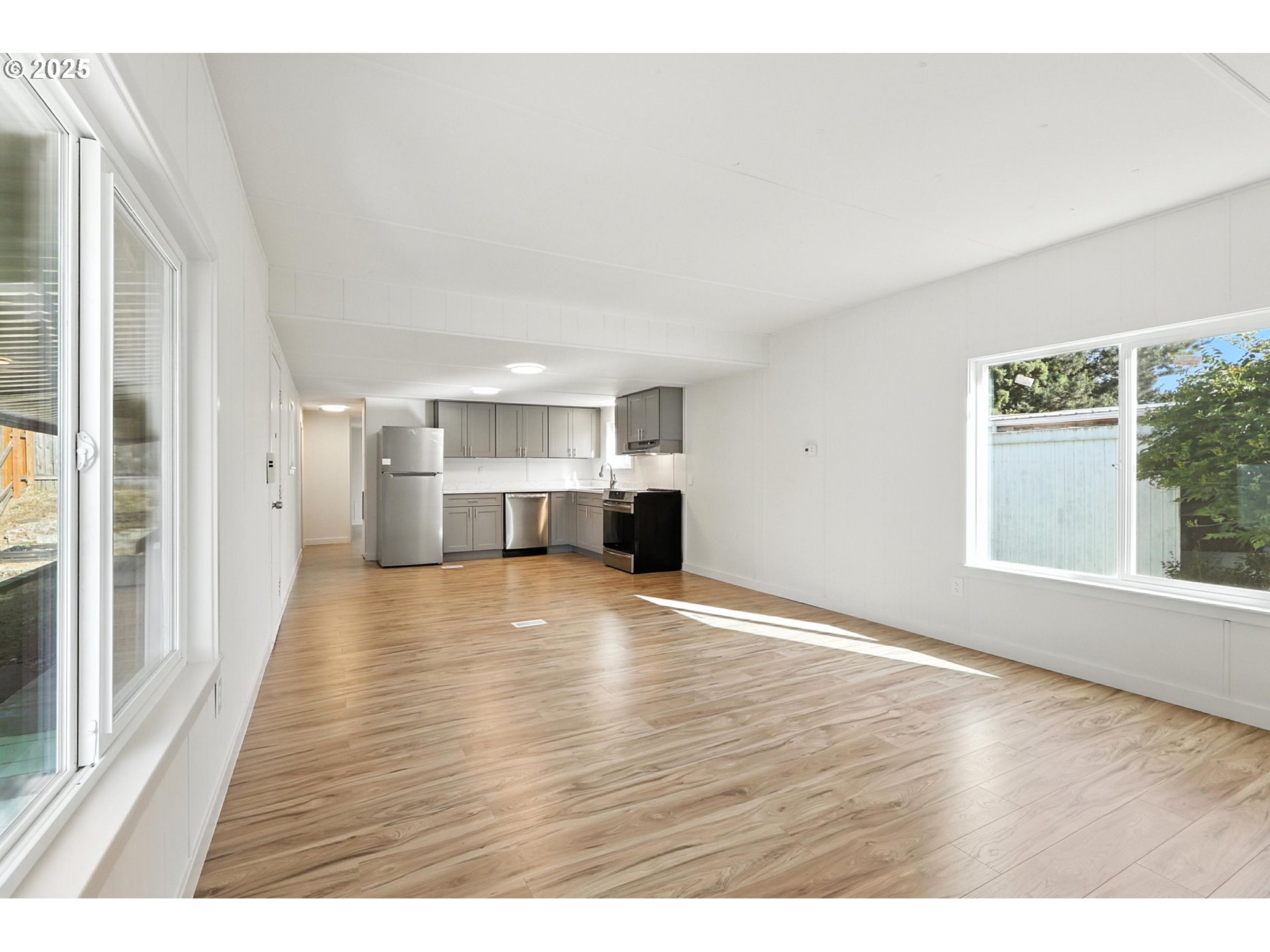 1901 Southeast Minter Bridge Road, Unit 10 Hillsboro, OR 97123 - Photo 4 of 22 Gallery Image 4