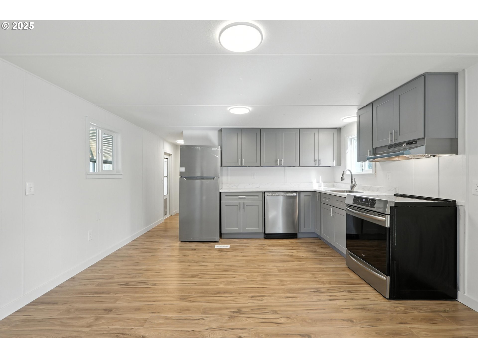 1901 Southeast Minter Bridge Road, Unit 10 Hillsboro, OR 97123 - Photo 7 of 22 Gallery Image 7
