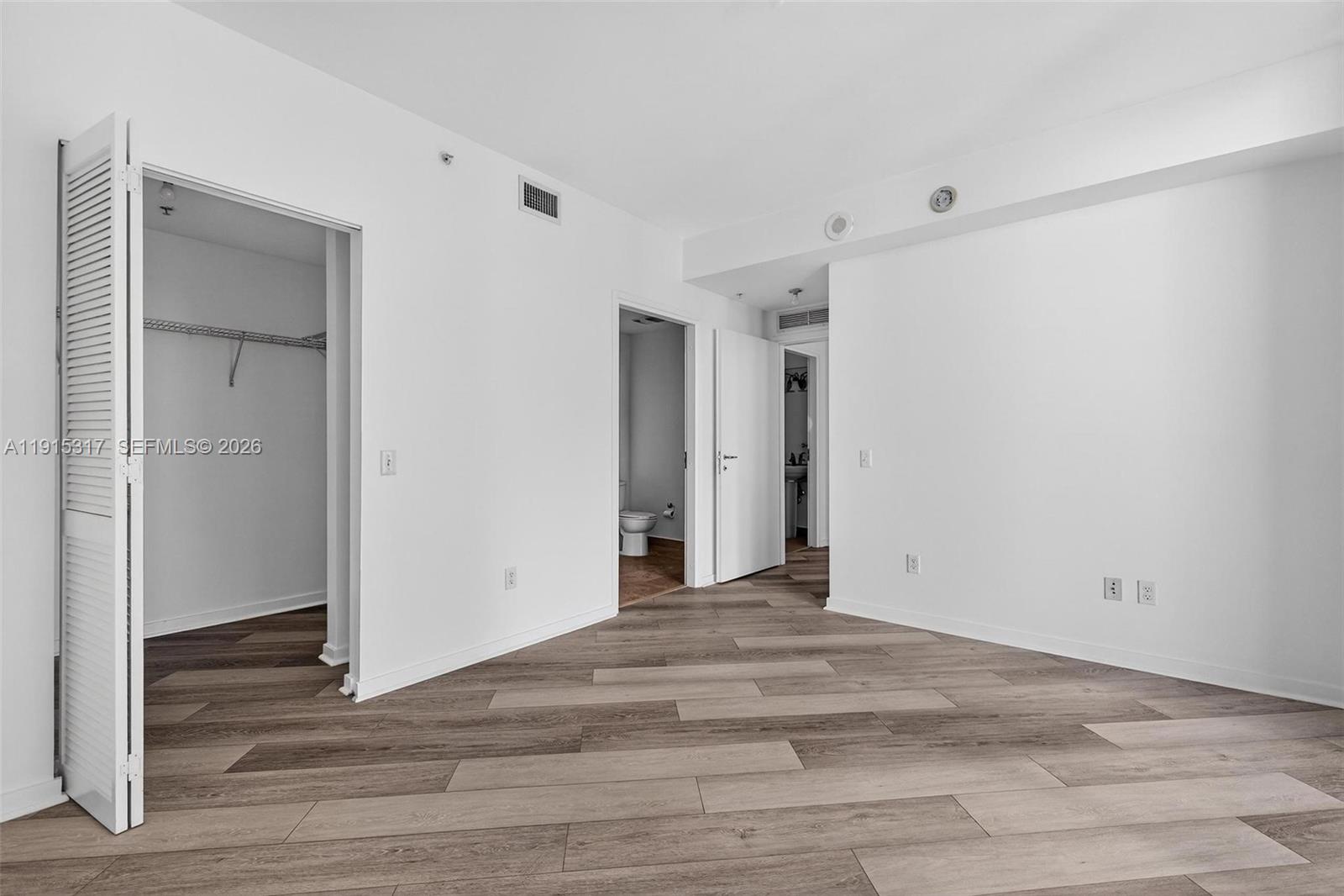 300 South Biscayne Boulevard, Unit T2407 Miami, FL 33131 - Photo 27 of 39 a view of an empty room