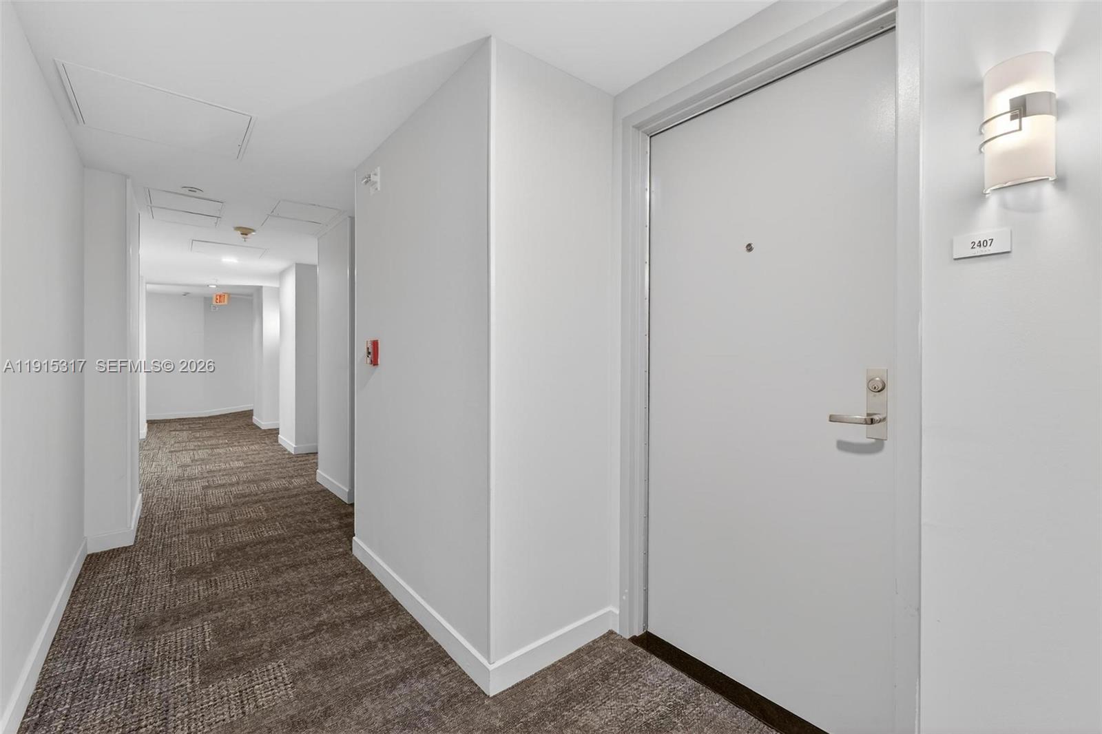 300 South Biscayne Boulevard, Unit T2407 Miami, FL 33131 - Photo 7 of 39 a view of a bathroom from a hallway