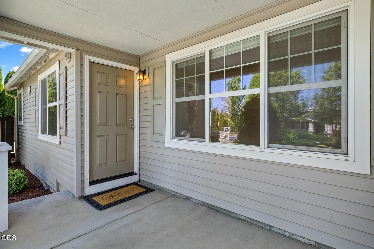20535 Sunderland Way Bend, OR 97701 - Photo 7 of 41 a front view of a house with windows