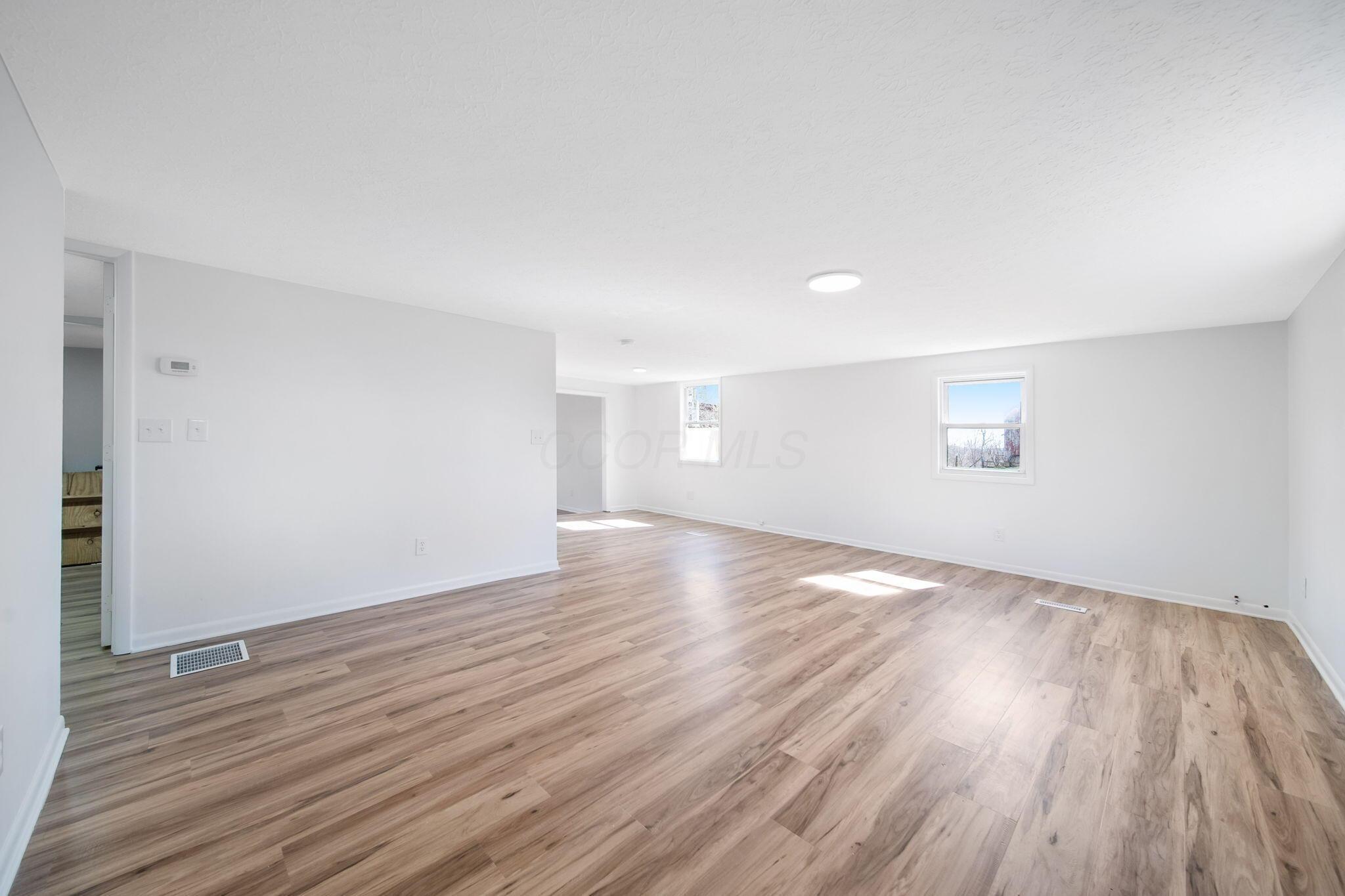 8916 Roley Road Sugar Grove, OH 43155 - Photo 5 of 47 Living Room