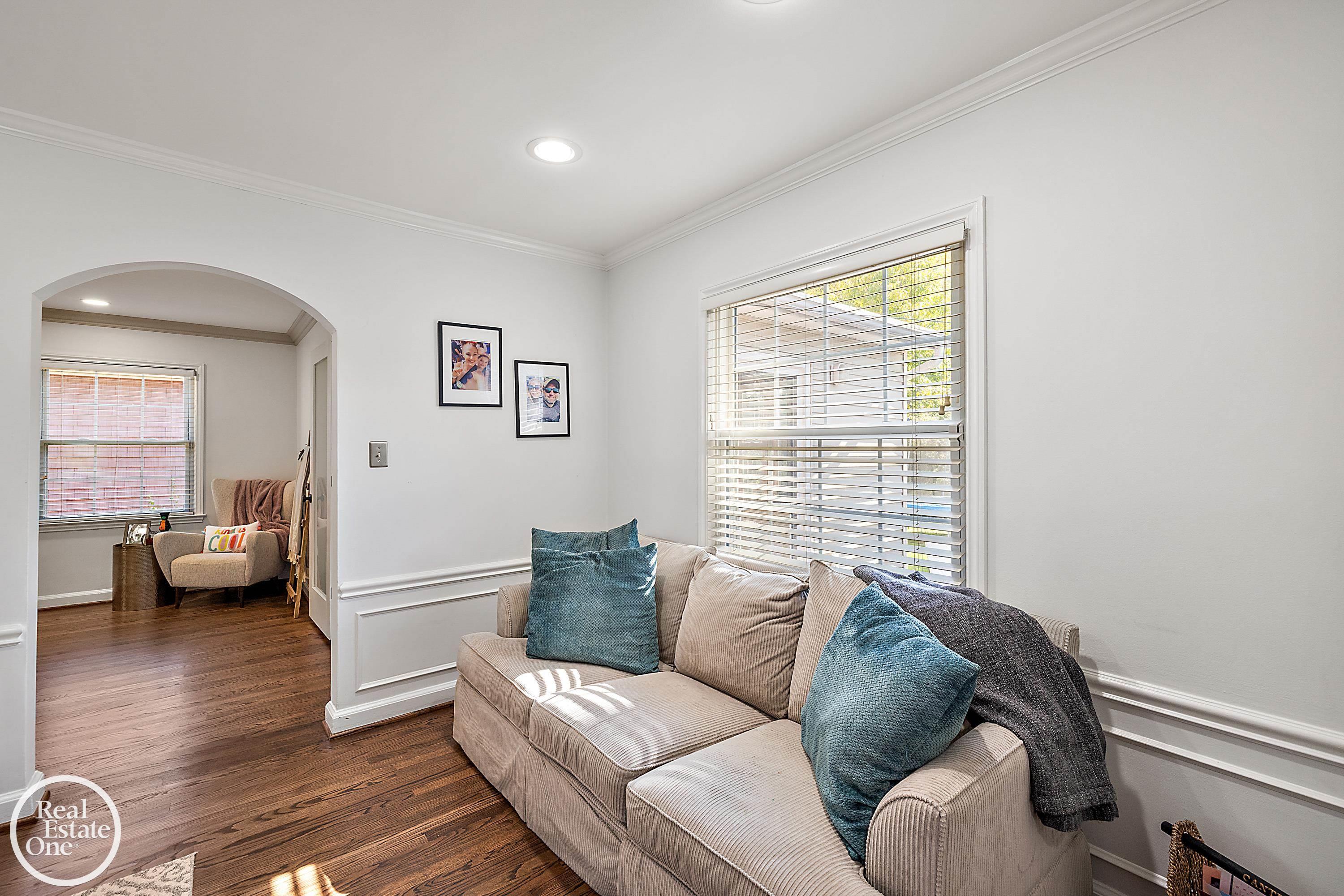 1183 Hawthorne Road Grosse Pointe, MI 48236 - Photo 21 of 48 50158747-98ec251e-aeac-4d70-afdc-9c17b39957dd.JPG
