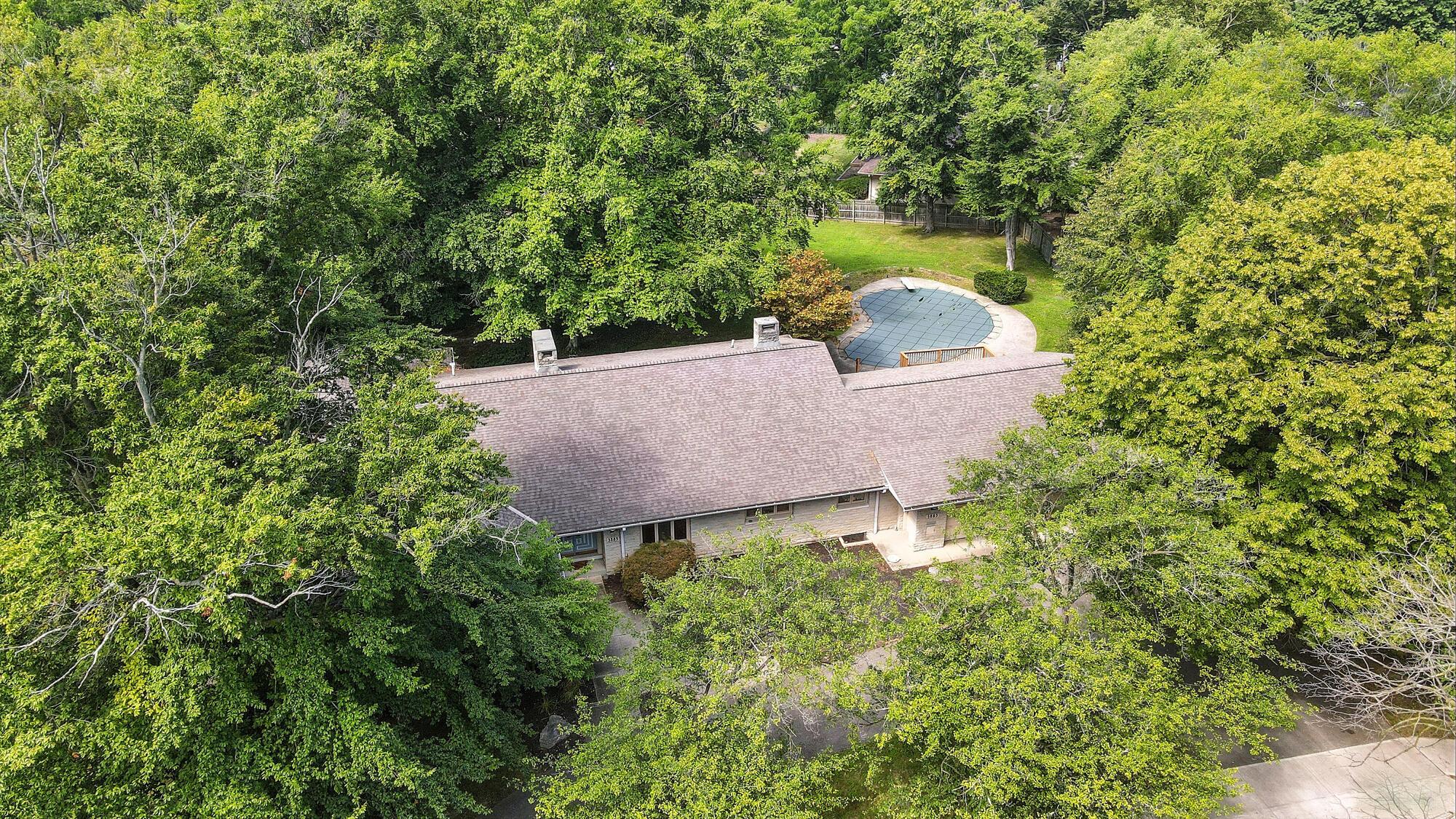 3885 Woodbridge Road Columbus, OH 43220 - Photo 2 of 158 002