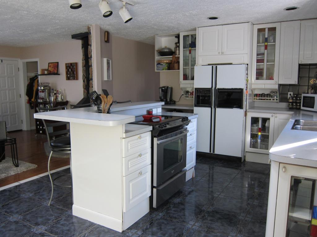 812 Goffstown Road Manchester, NH 03102 - Photo 13 of 36