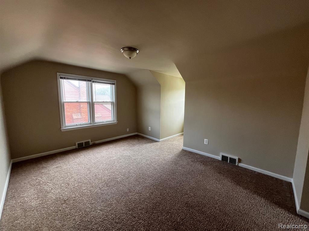 6734 Rosedale Boulevard Allen Park, MI 48101 - Photo 14 of 26