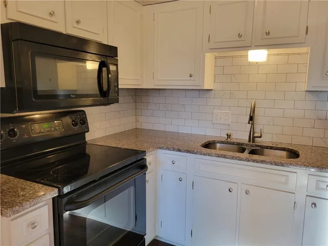 $139,950 | 8221 Santa Fe Drive, Unit 10, Overland Park, KS 66204