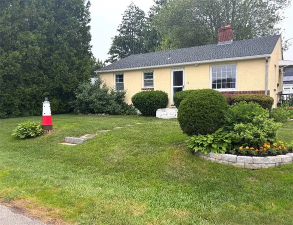 $2,500 | 6 Boxwood Avenue, Westerly, RI 02891