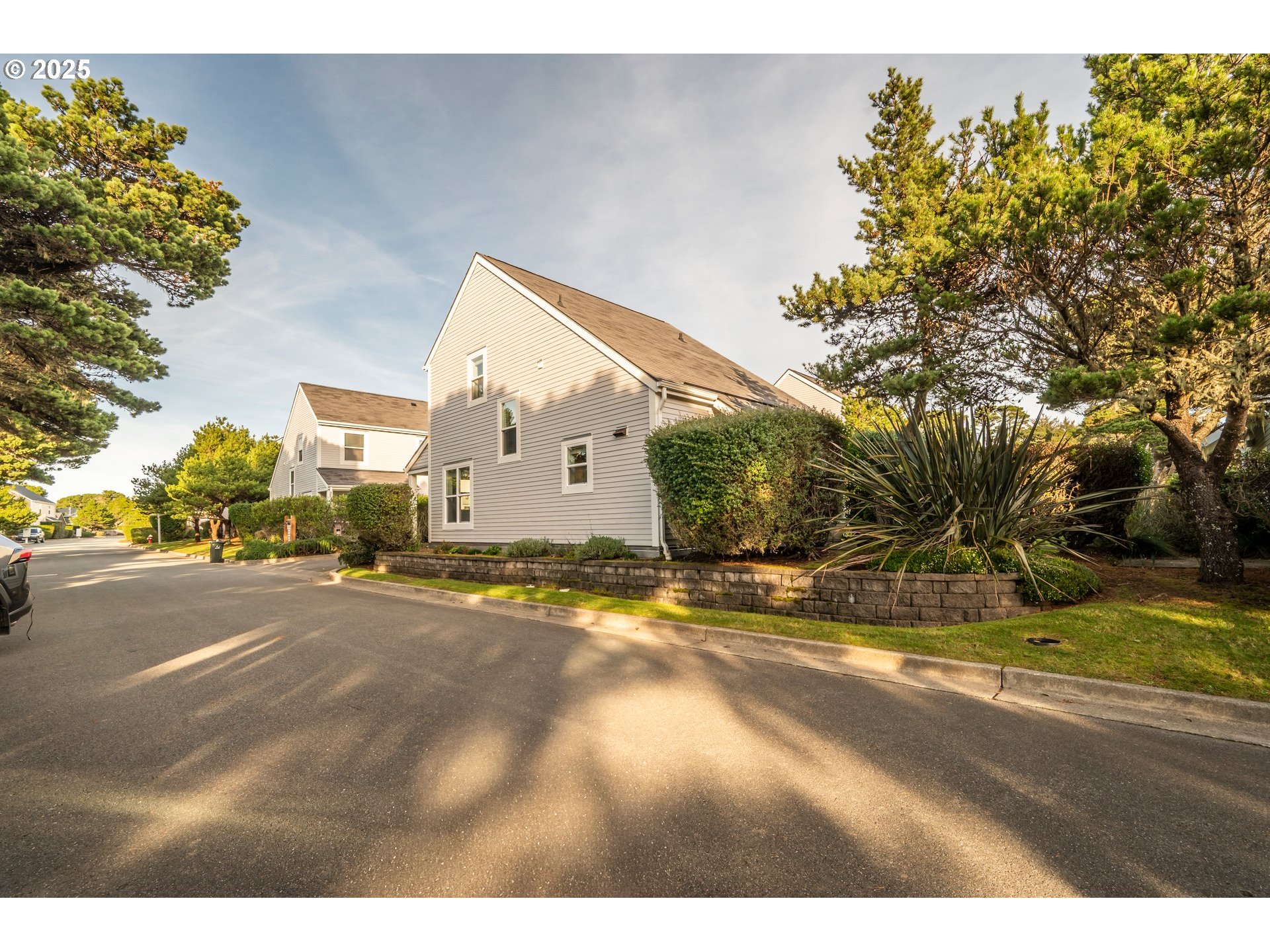 1499 Ginkgo Court Bandon, OR 97411 - Photo 5 of 39