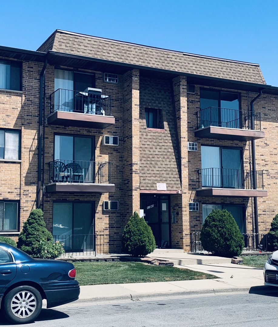 6348 Washington Street, Unit 2C Chicago Ridge, IL 60415 - Photo 1 of 24