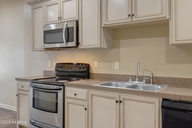 $129,999 | 1402 Jefferson Street, Unit 203, Lafayette, LA 70501