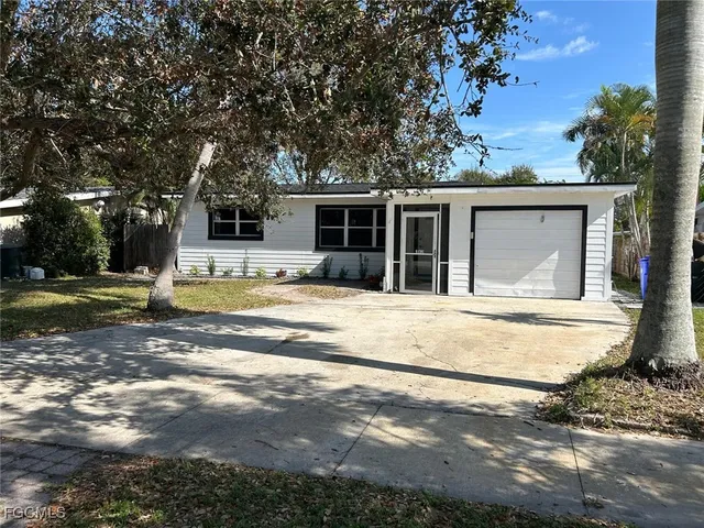 $2,000 | 3835 Arlington Street, Fort Myers, FL 33901