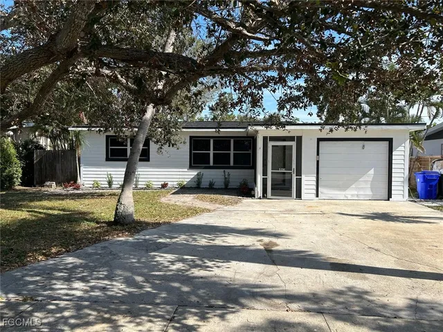 $2,000 | 3835 Arlington Street, Fort Myers, FL 33901