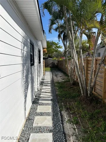 $2,000 | 3835 Arlington Street, Fort Myers, FL 33901