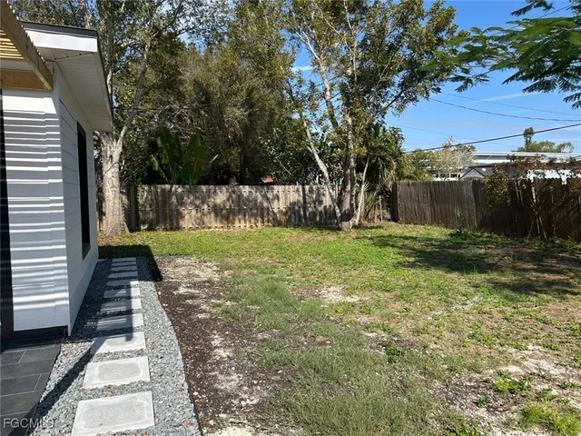 $2,000 | 3835 Arlington Street, Fort Myers, FL 33901