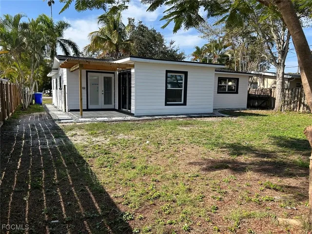 $2,000 | 3835 Arlington Street, Fort Myers, FL 33901
