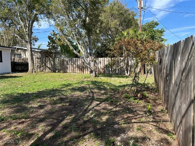 $2,000 | 3835 Arlington Street, Fort Myers, FL 33901