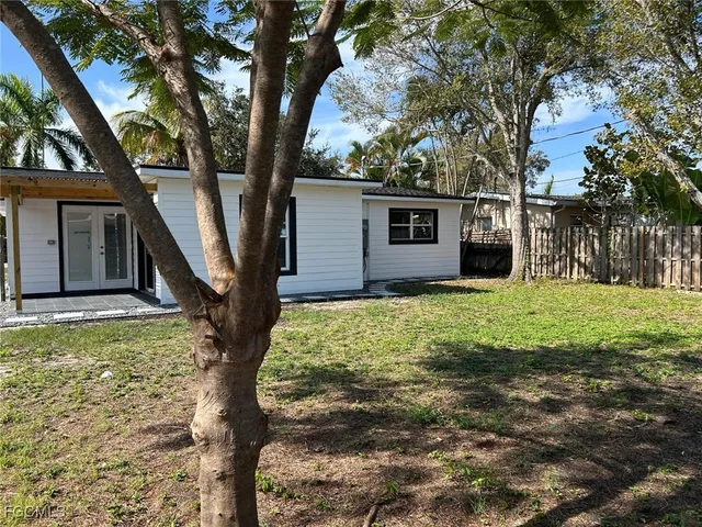 $2,000 | 3835 Arlington Street, Fort Myers, FL 33901