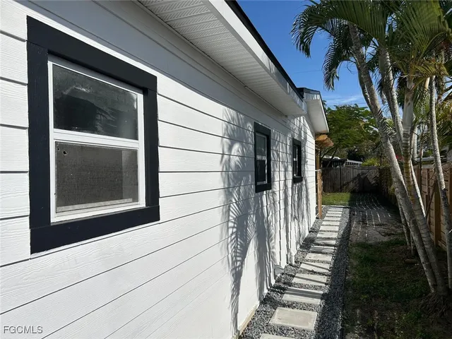 $2,000 | 3835 Arlington Street, Fort Myers, FL 33901
