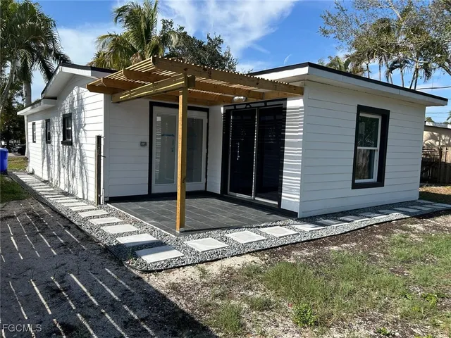 $2,000 | 3835 Arlington Street, Fort Myers, FL 33901