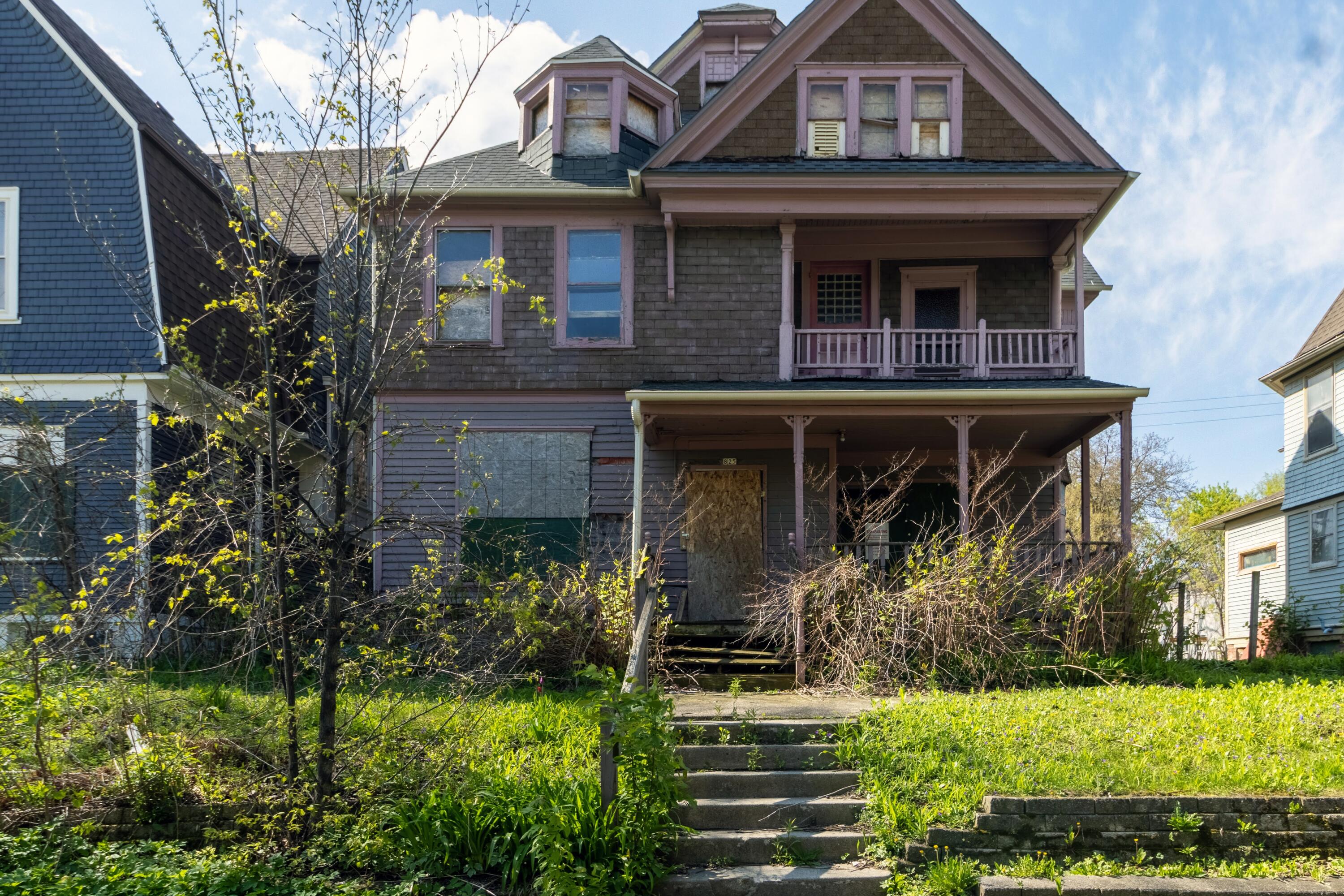 2825 West State Street Milwaukee, WI 53208 - Photo 5 of 32 Front of House