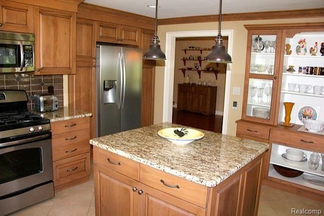 1431 Washington Road Rochester, MI 48306 - Photo 14 of 75 Gorgeous Built-In China Cabinet