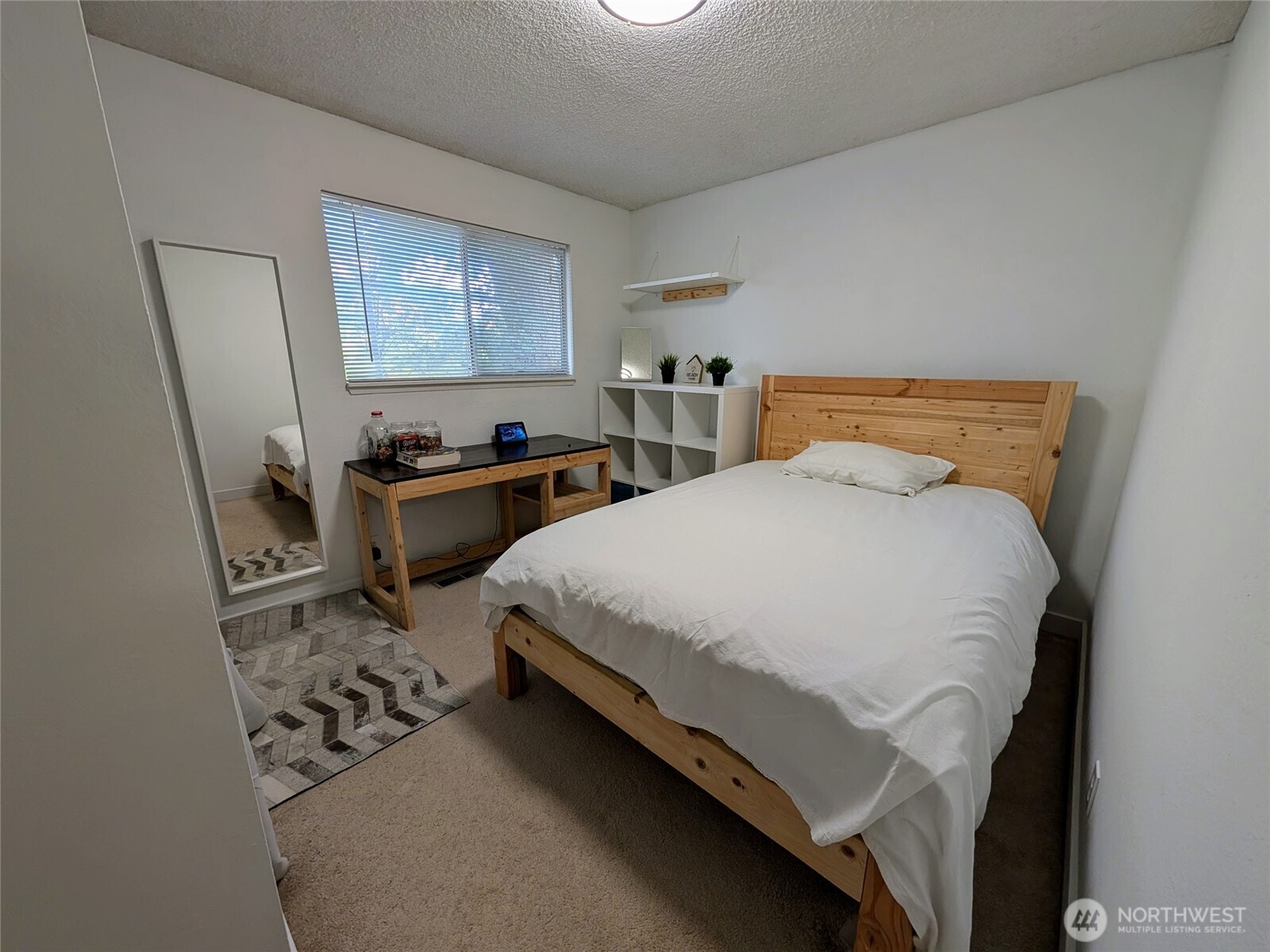 936 North 101st Street Seattle, WA 98133 - Photo 11 of 26