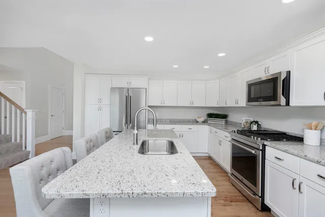 $1,200,000 | 8 Acadia Drive, Hudson, NH 03051