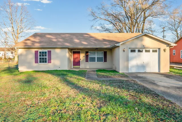 $1,350 | 1174 Schatten Street, Oak Grove, KY 42262