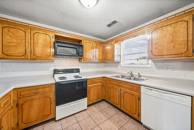 $1,350 | 1174 Schatten Street, Oak Grove, KY 42262