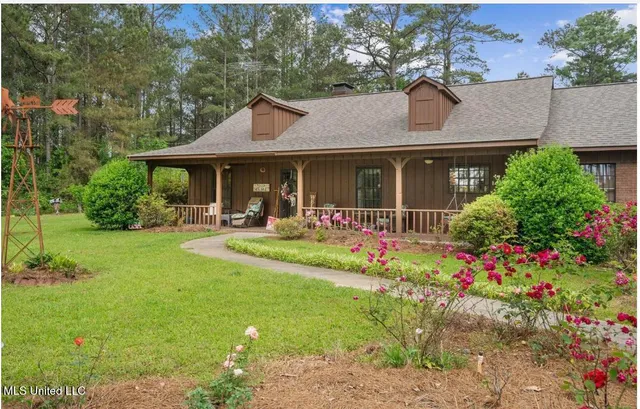 $424,000 | 307 Salem School Road, Collins, MS 39428