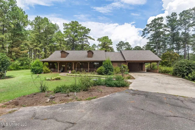 $424,000 | 307 Salem School Road, Collins, MS 39428