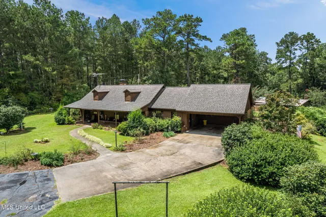 $424,000 | 307 Salem School Road, Collins, MS 39428