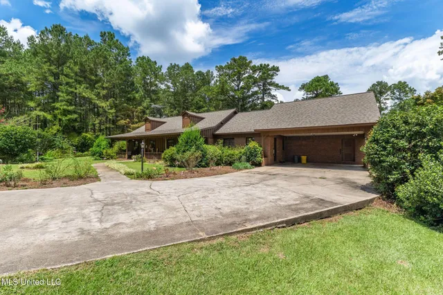 $424,000 | 307 Salem School Road, Collins, MS 39428