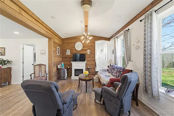 $275,000 | 840 County Road 421, Poplar Bluff, MO 63901