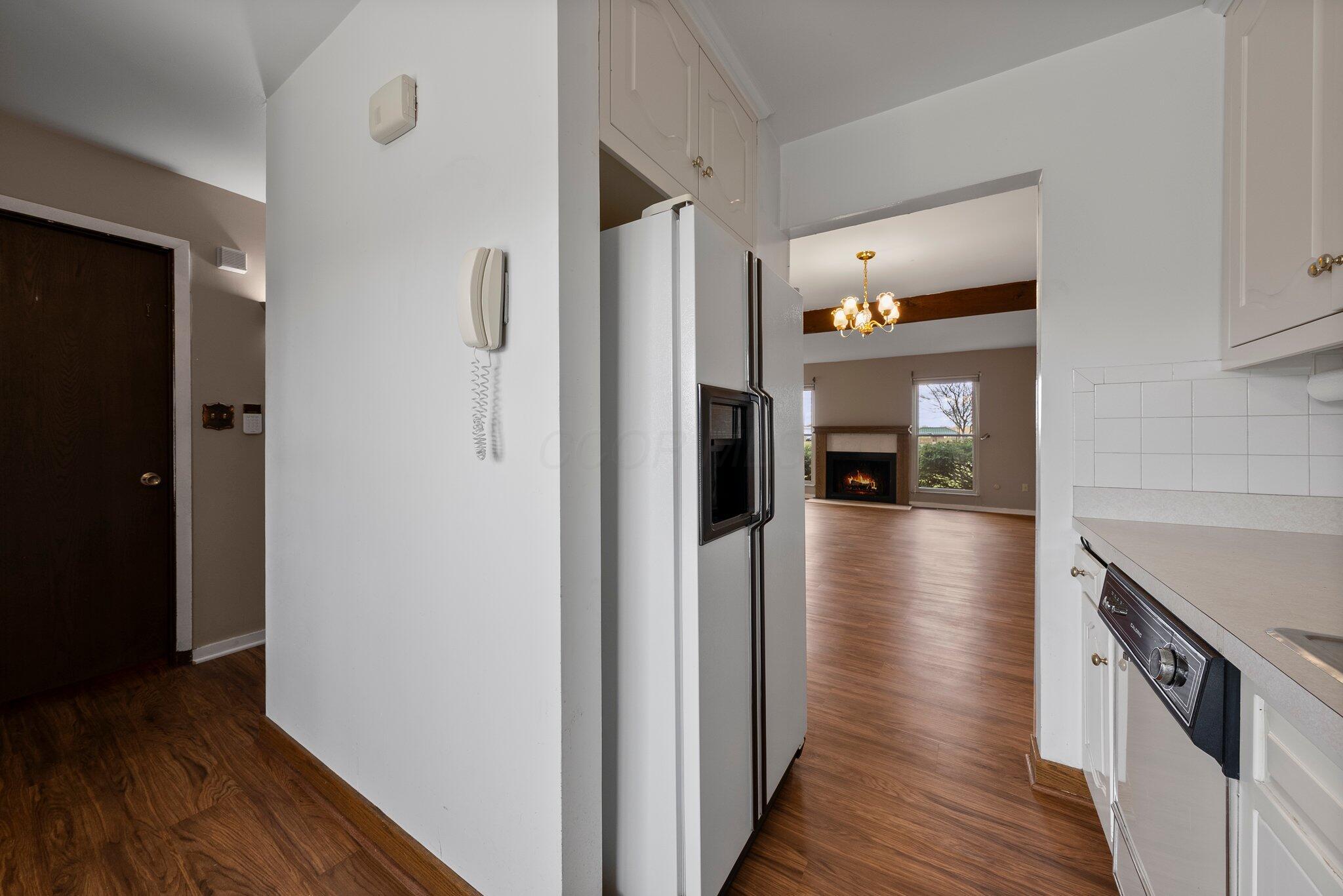 2052 Quail Ridge Street Columbus, OH 43229 - Photo 3 of 31 kitchen