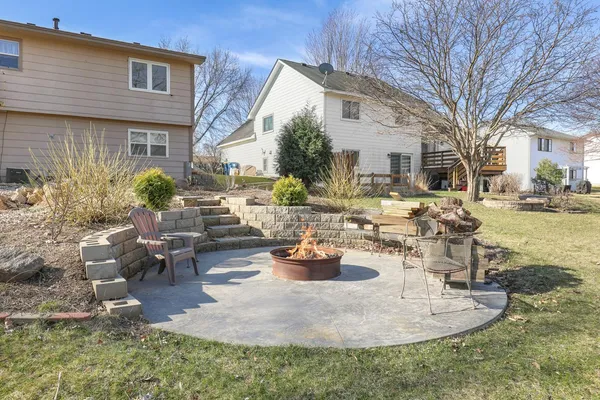 $375,000 | 2015 Heritage Drive, Shakopee, MN 55379