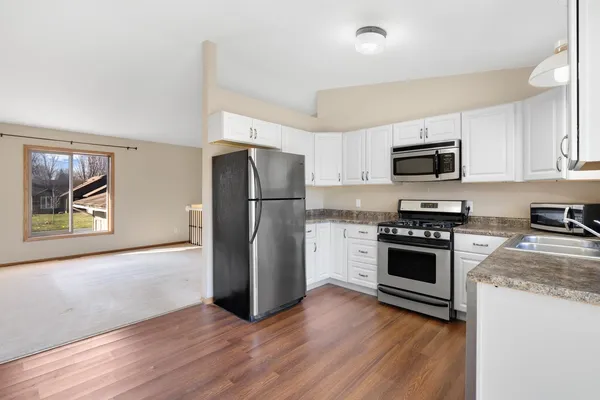 $375,000 | 2015 Heritage Drive, Shakopee, MN 55379