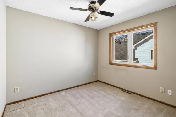 $375,000 | 2015 Heritage Drive, Shakopee, MN 55379