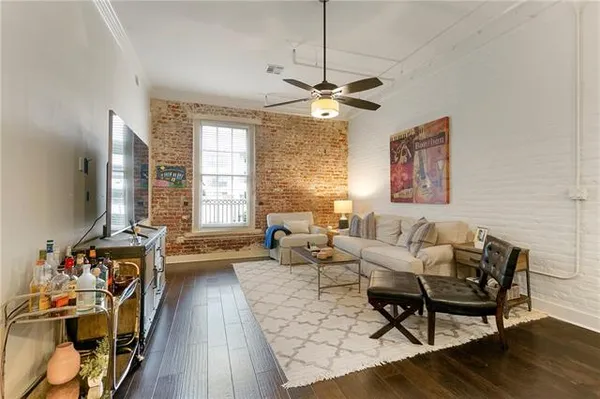 $2,600 | 633 Tchoupitoulas Street, Unit 6, New Orleans, LA 70130