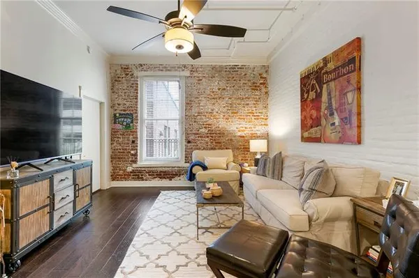 $2,600 | 633 Tchoupitoulas Street, Unit 6, New Orleans, LA 70130