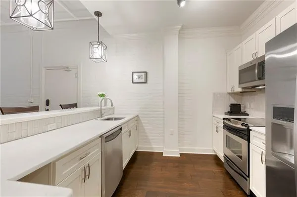 $2,600 | 633 Tchoupitoulas Street, Unit 6, New Orleans, LA 70130