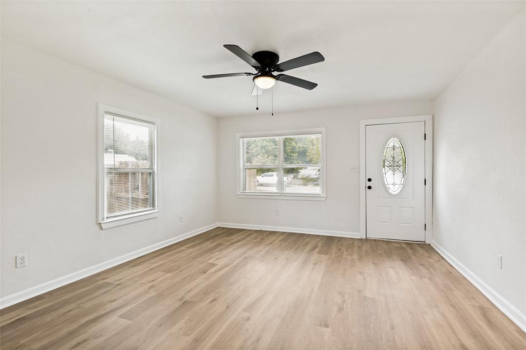 504 Davis Street Gainesville, TX 76240 - Photo 13 of 26