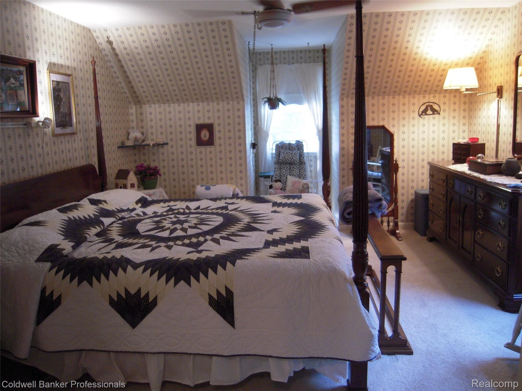 1967 Kemp Road Bloomfield Hills, MI 48302 - Photo 23 of 47 MBR.JPG