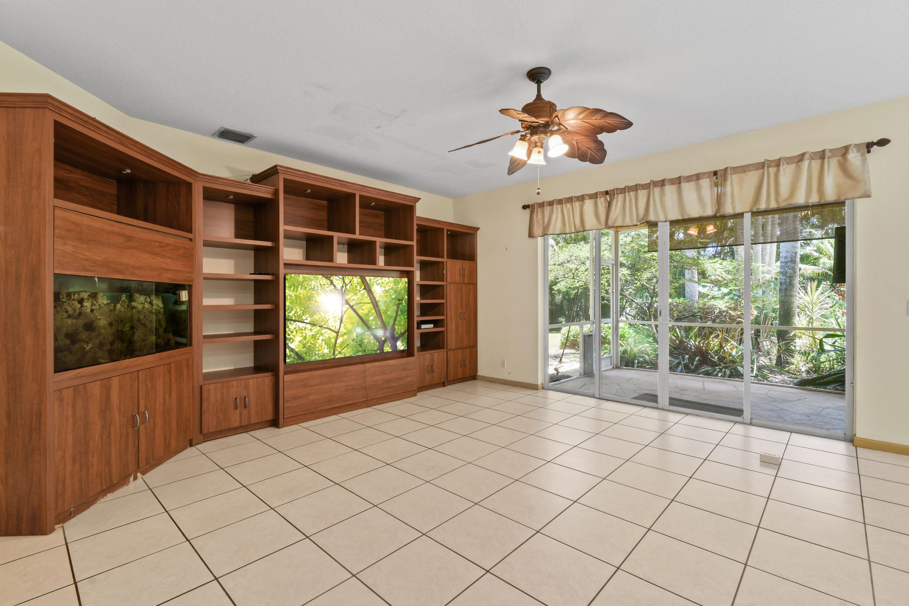 575 Scrubjay Lane Jupiter, FL 33458 - Photo 15 of 60 Family Room