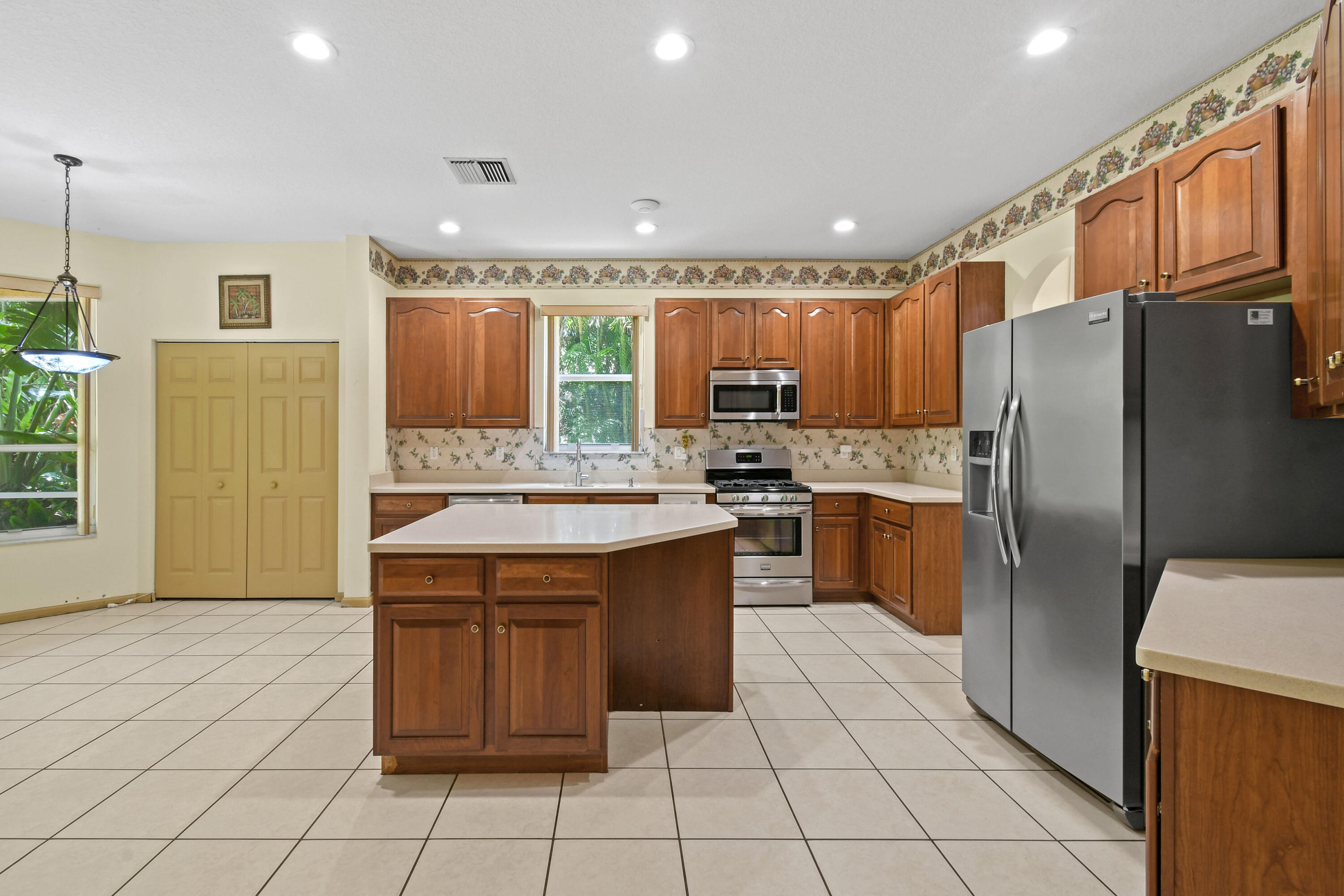 575 Scrubjay Lane Jupiter, FL 33458 - Photo 10 of 60 Wood Cabinets