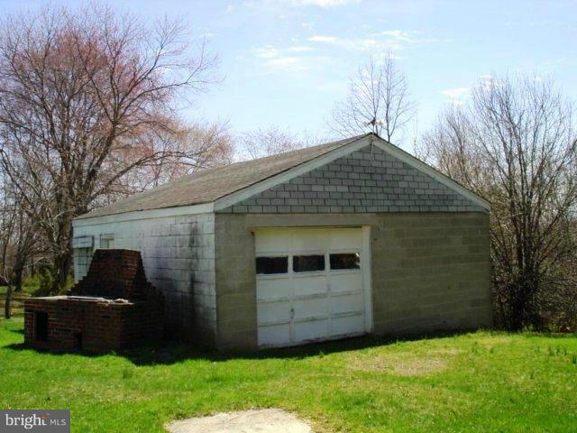 290 Johnstown Road Elkton, MD 21921 - Photo 2 of 5 Garage